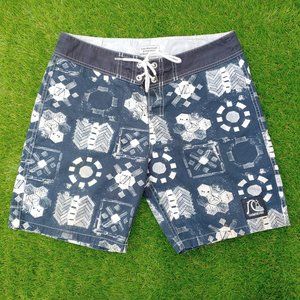 Excellent Used Condition Men's QUIKSILVER Navy Pattern Board Shorts Size 30